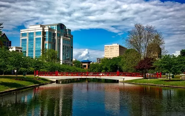 According to a report by Time Magazine, many in the technology industry are leaving the Silicon Valley due to a troubling job market and the extravagant cost of rent.